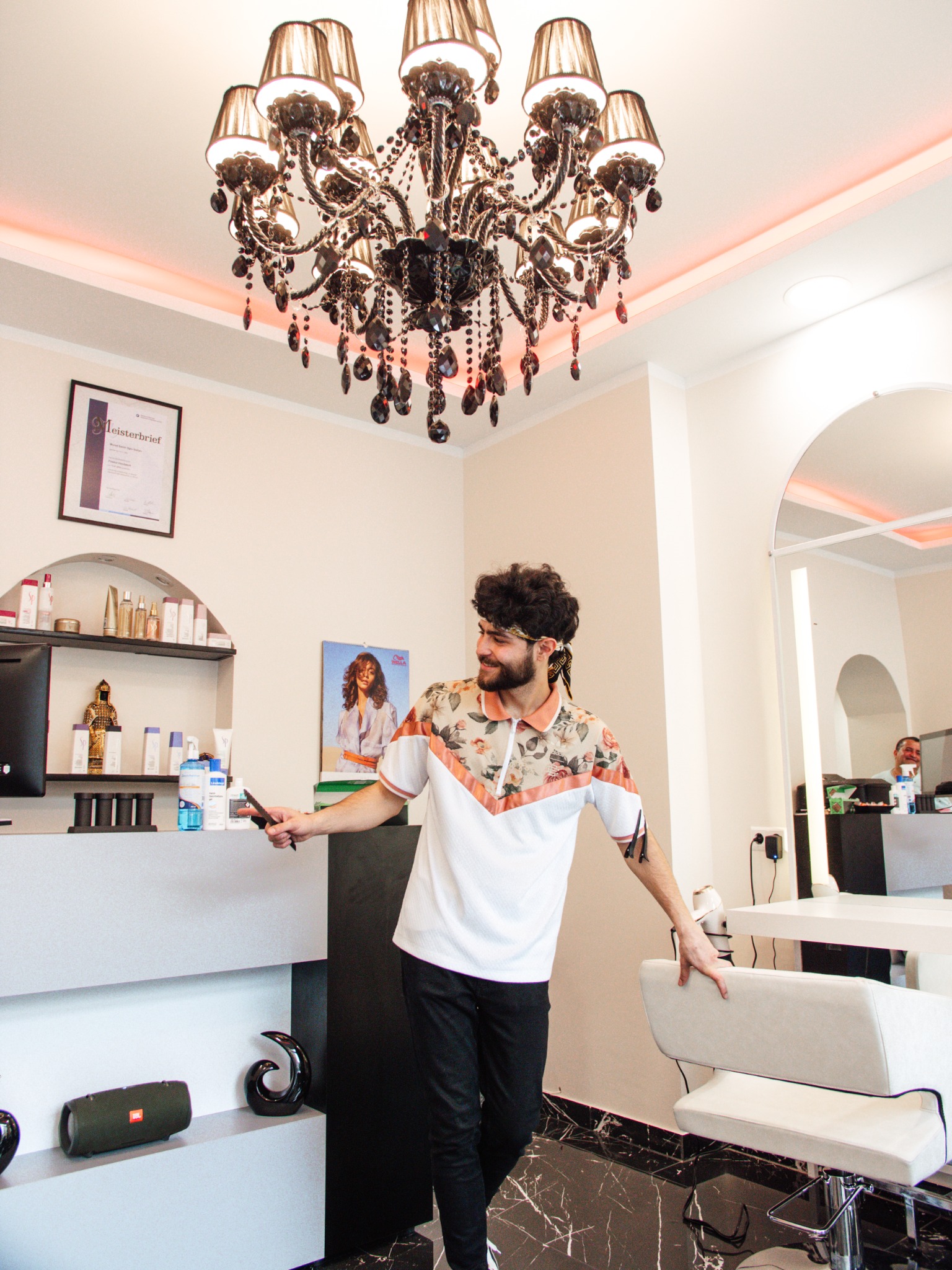 MURO BLVCK, Friseurmeister und Inhaber